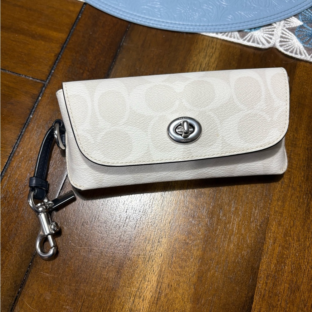 Coach chalk signature canvas sunglass case